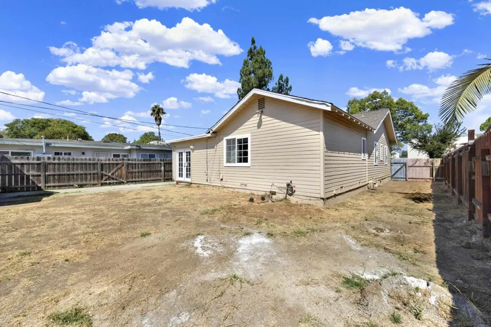 127 W 5th Ave Escondido, CA 92025