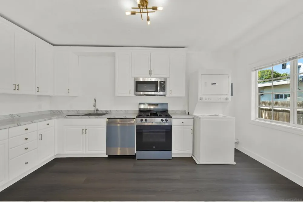 127 W 5th Ave Escondido, CA 92025
