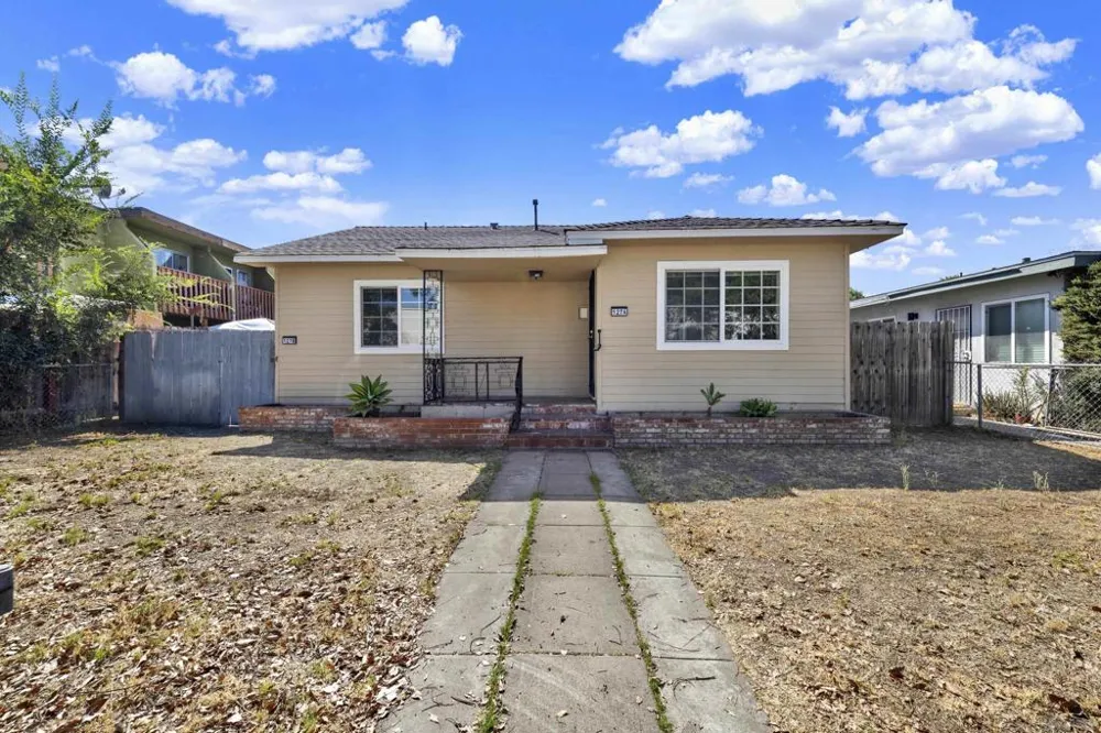 127 W 5th Ave Escondido, CA 92025