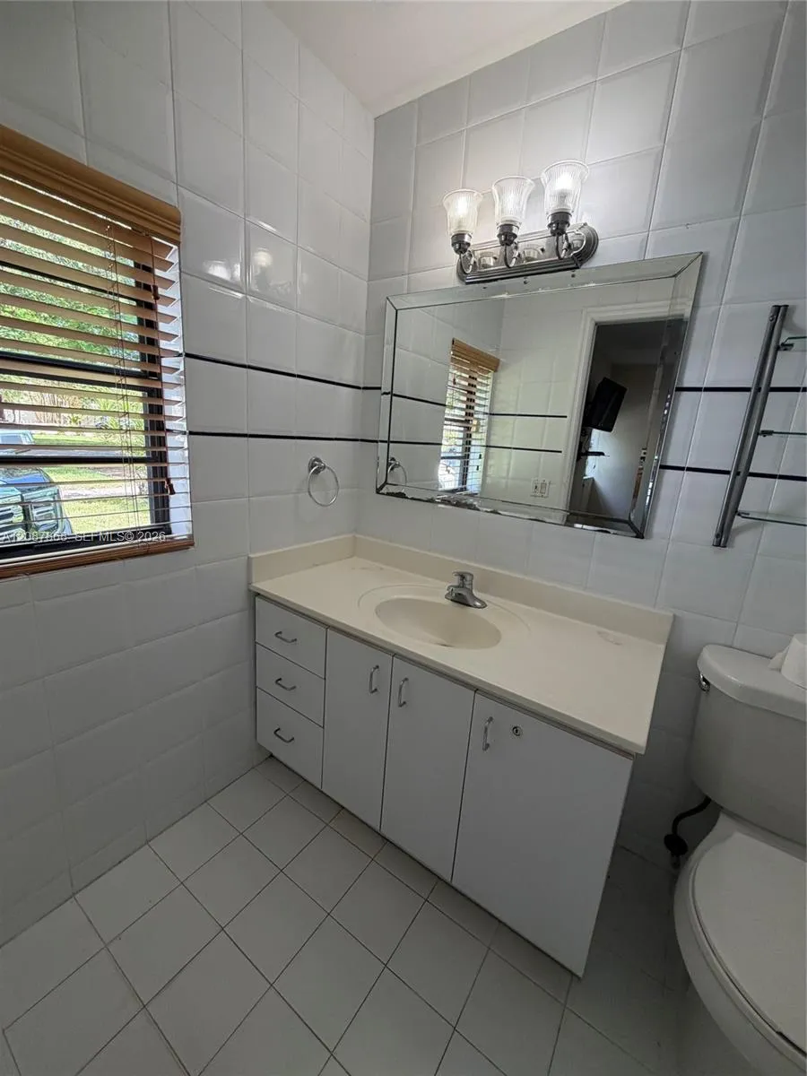 9900 W Calusa Club Dr #1 Miami, FL 33186
