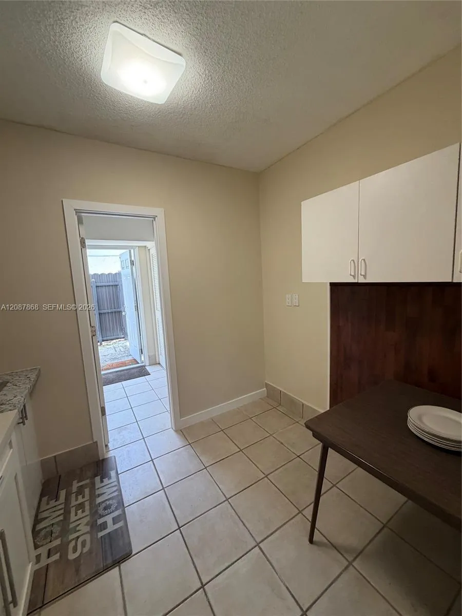 9900 W Calusa Club Dr #1 Miami, FL 33186