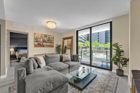 45 SW 9th St #1002