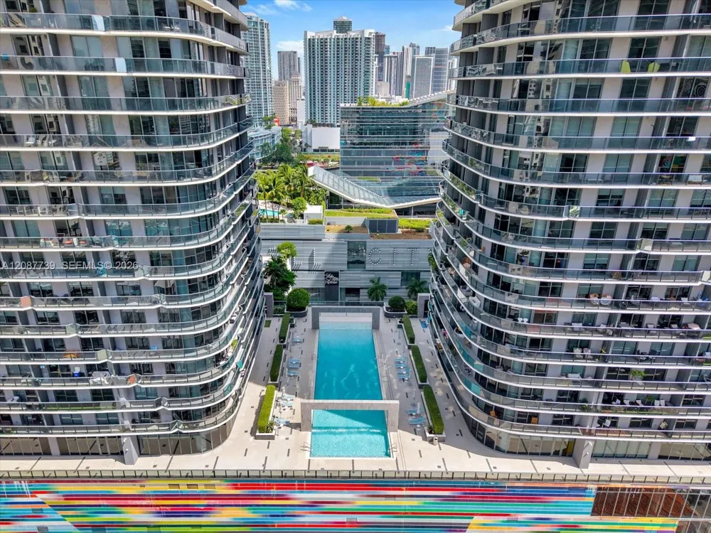 45 SW 9th St #1002 Miami, FL 33130