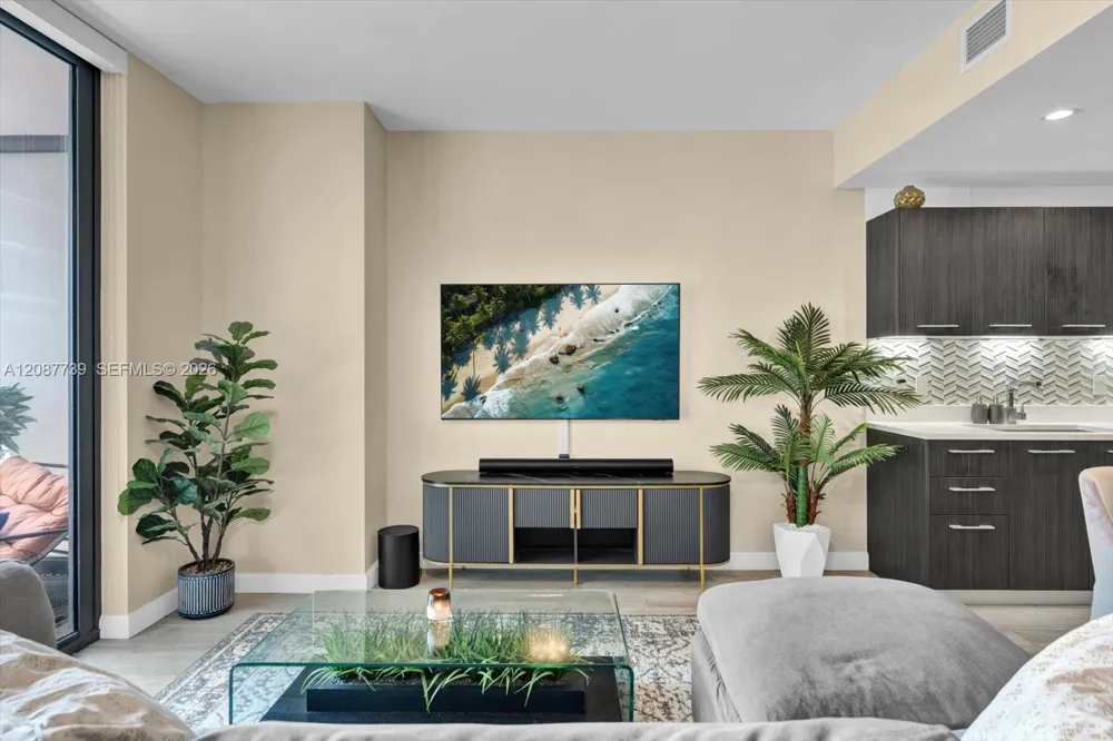 45 SW 9th St #1002 Miami, FL 33130