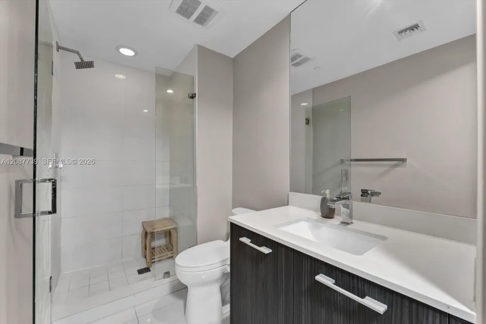 45 SW 9th St #1002 Miami, FL 33130