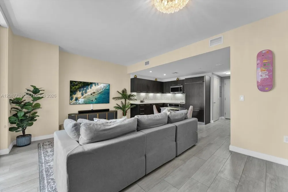 45 SW 9th St #1002 Miami, FL 33130