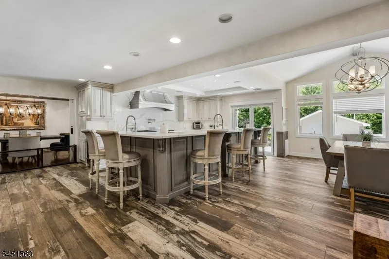 196 Hawthorne Dr Clark, NJ 07066