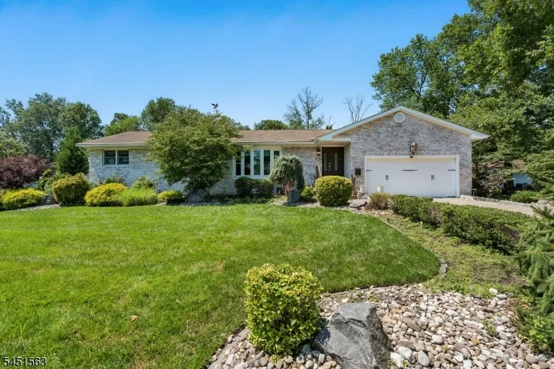 196 Hawthorne Dr Clark, NJ 07066
