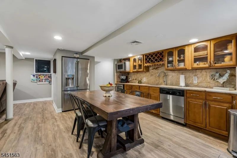 196 Hawthorne Dr Clark, NJ 07066