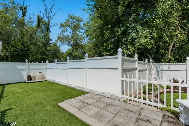 196 Hawthorne Dr Clark, NJ 07066