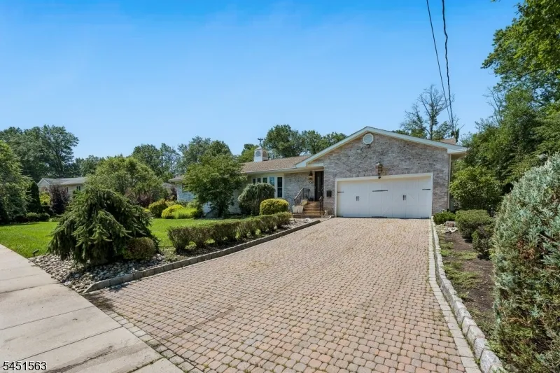 196 Hawthorne Dr Clark, NJ 07066