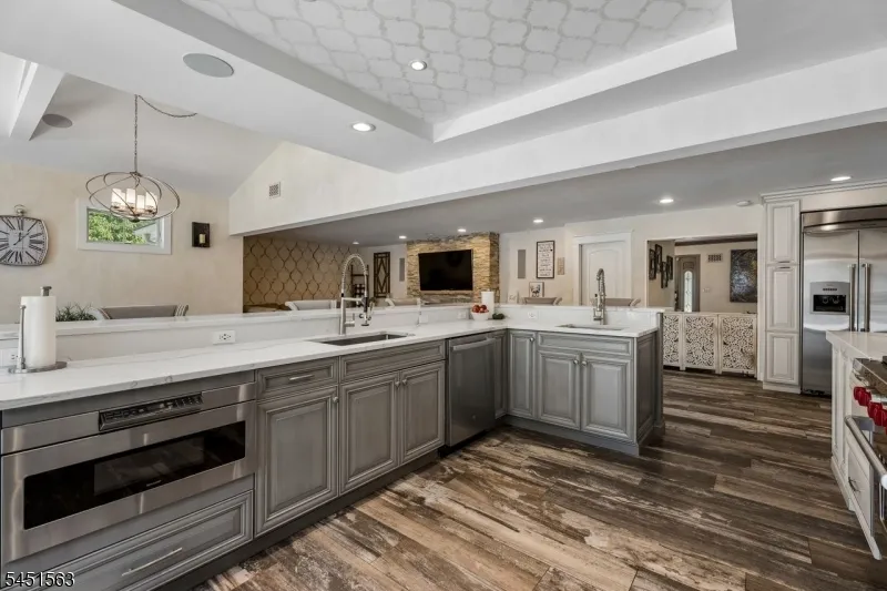 196 Hawthorne Dr Clark, NJ 07066
