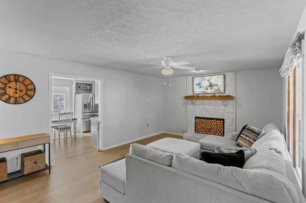 323 West Lane Woodstock, GA 30188