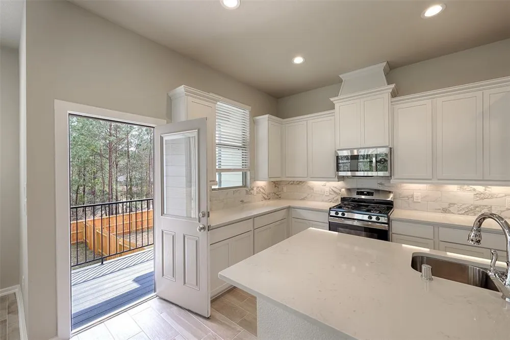 115 Handley Drive Montgomery, TX 77316