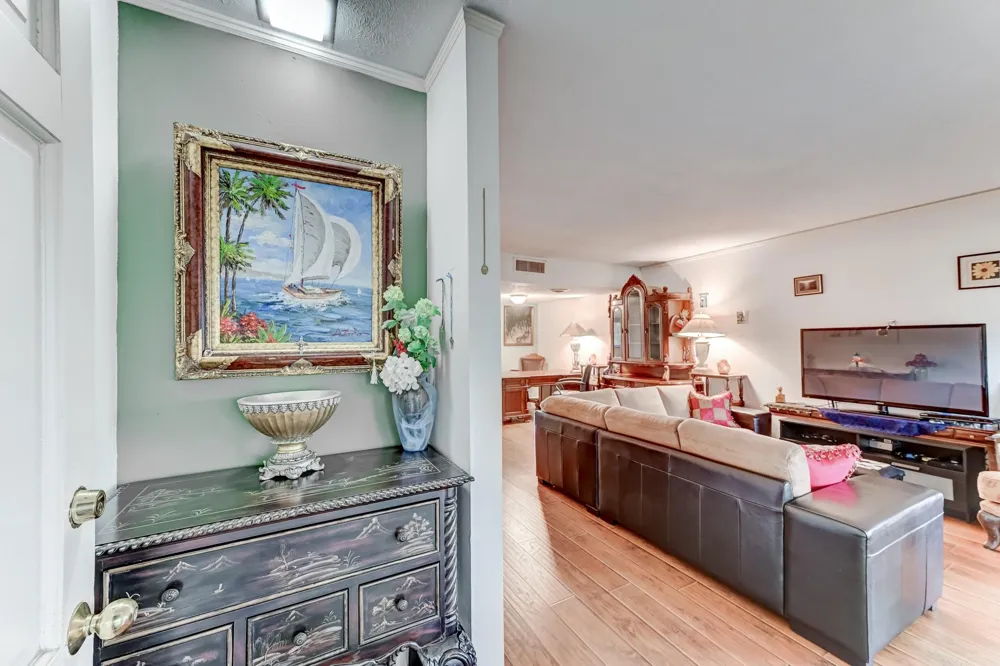 2727 Briarhurst Drive #25 Houston, TX 77057