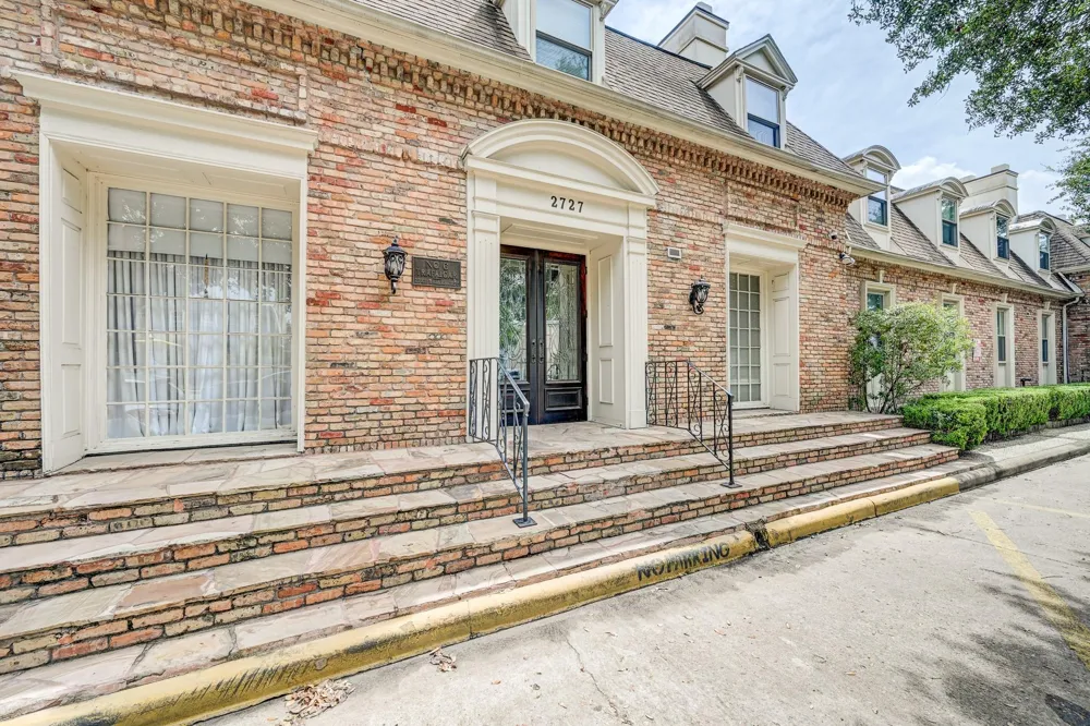 2727 Briarhurst Drive #25 Houston, TX 77057