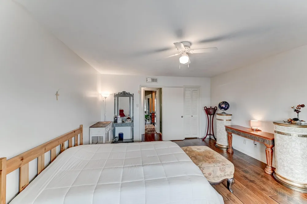 2727 Briarhurst Drive #25 Houston, TX 77057