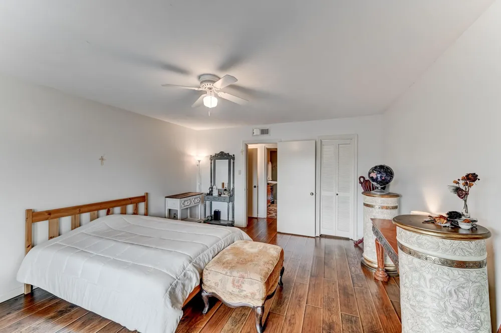 2727 Briarhurst Drive #25 Houston, TX 77057