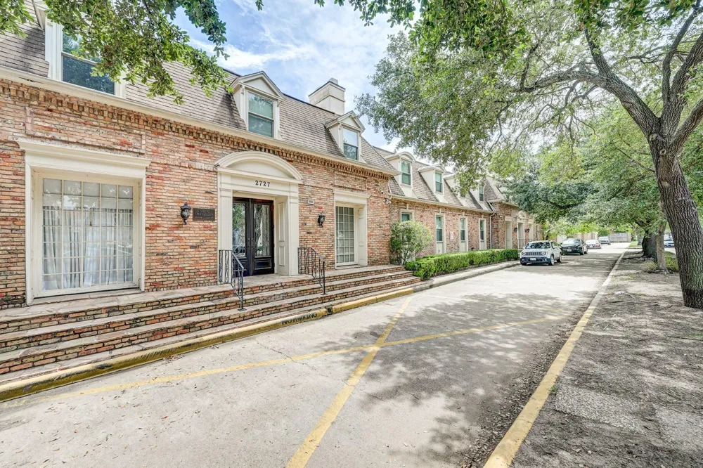 2727 Briarhurst Drive #25 Houston, TX 77057