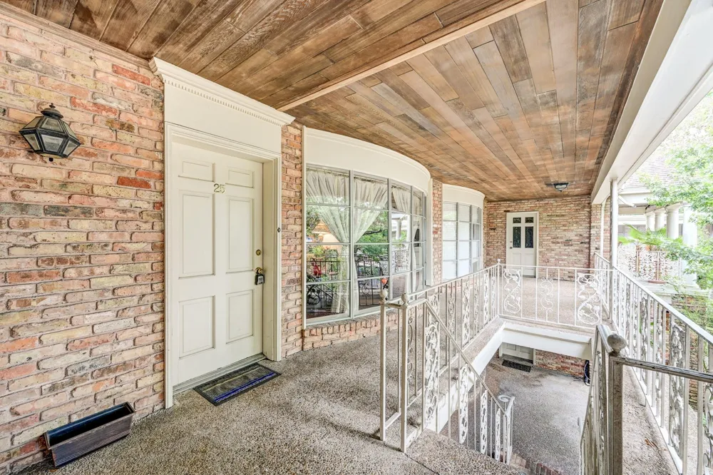 2727 Briarhurst Drive #25 Houston, TX 77057