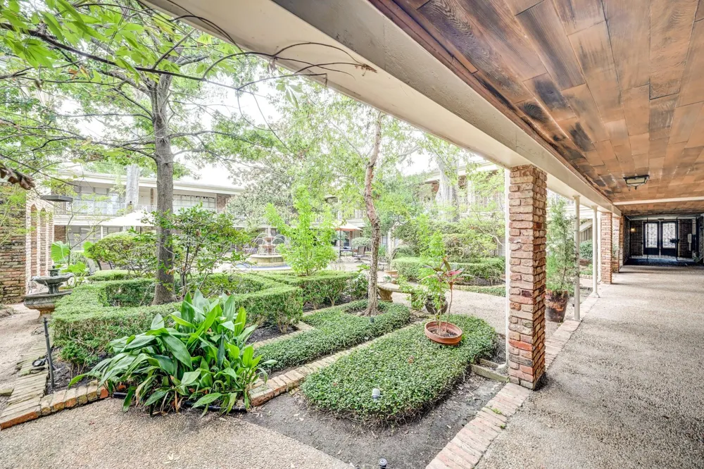 2727 Briarhurst Drive #25 Houston, TX 77057