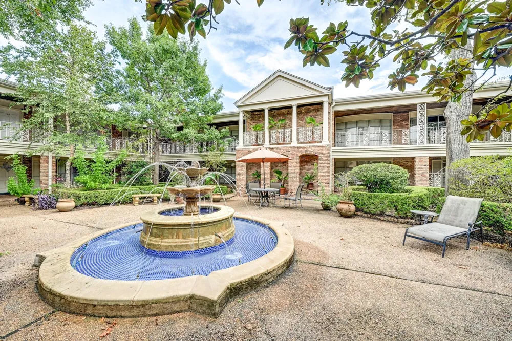 2727 Briarhurst Drive #25 Houston, TX 77057