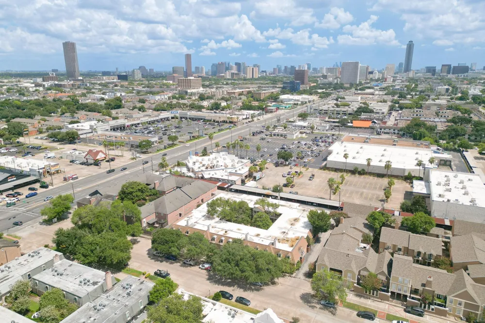 2727 Briarhurst Drive #25 Houston, TX 77057