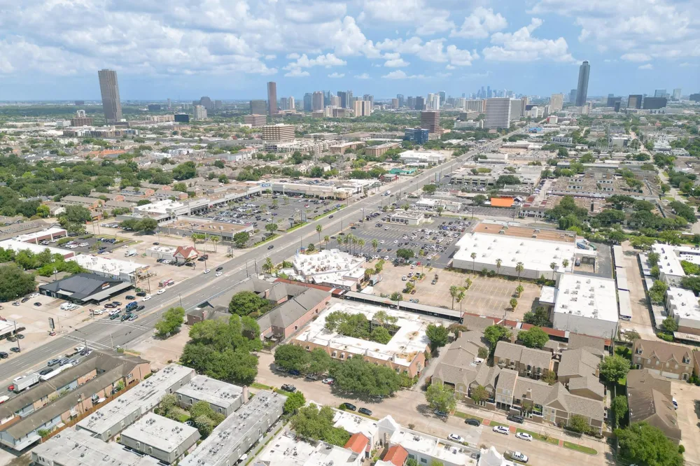 2727 Briarhurst Drive #25 Houston, TX 77057