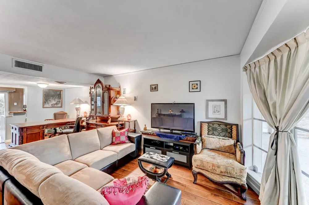 2727 Briarhurst Drive #25 Houston, TX 77057
