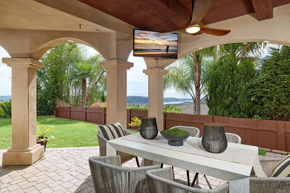6811 VIANDA COURT Carlsbad, CA 92009