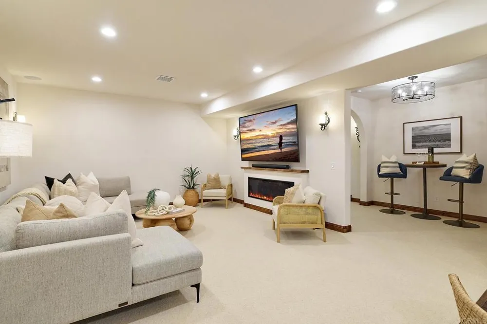 6811 VIANDA COURT Carlsbad, CA 92009