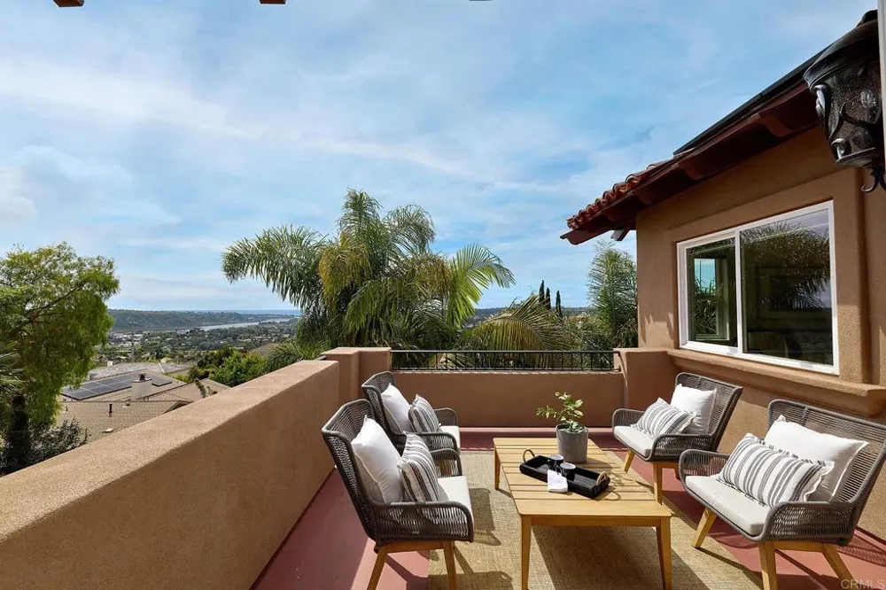 6811 VIANDA COURT Carlsbad, CA 92009