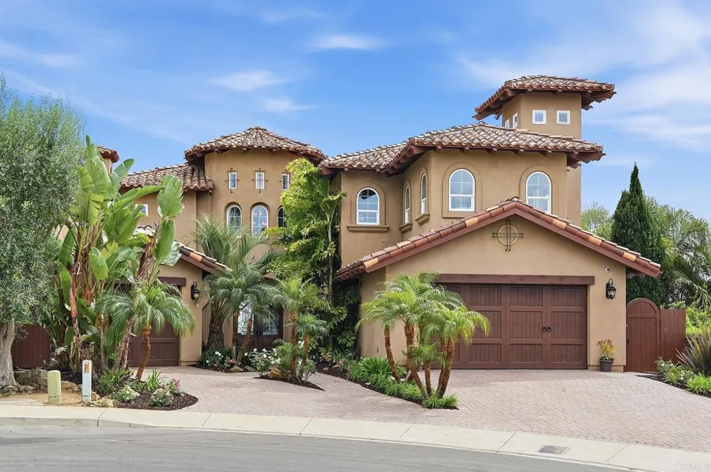 6811 VIANDA COURT Carlsbad, CA 92009