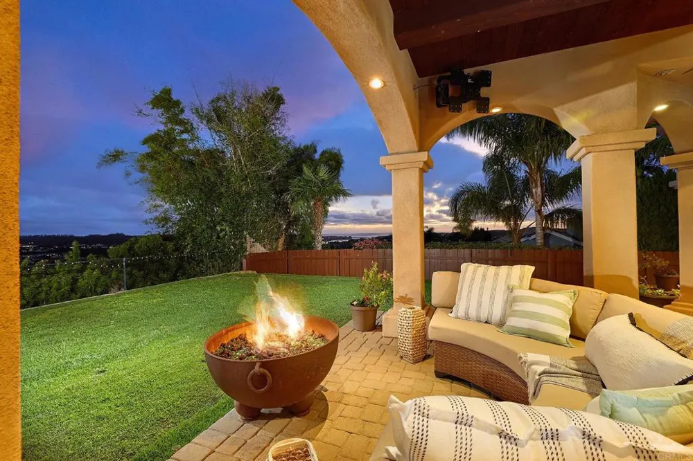 6811 VIANDA COURT Carlsbad, CA 92009