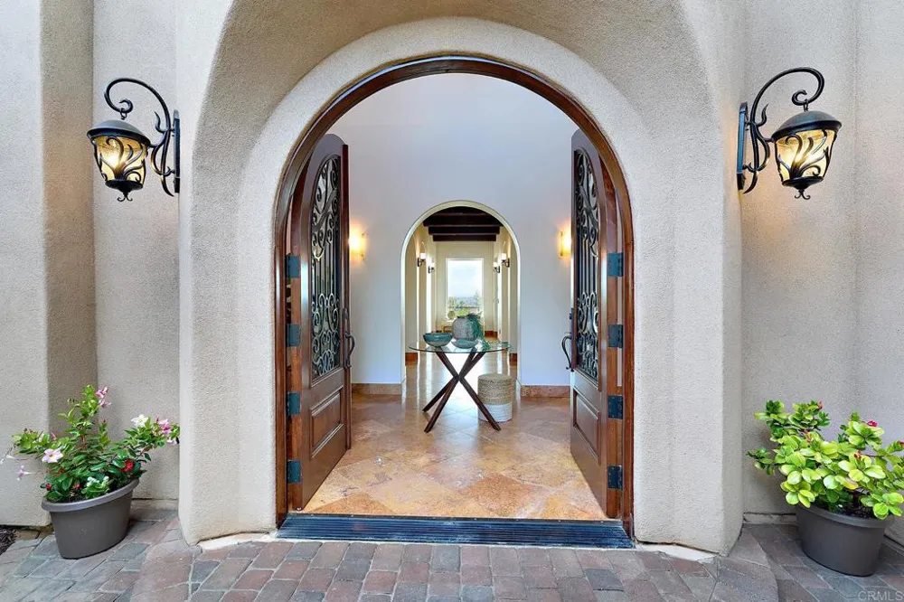 6811 VIANDA COURT Carlsbad, CA 92009