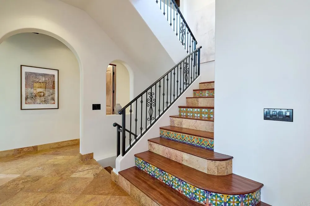 6811 VIANDA COURT Carlsbad, CA 92009