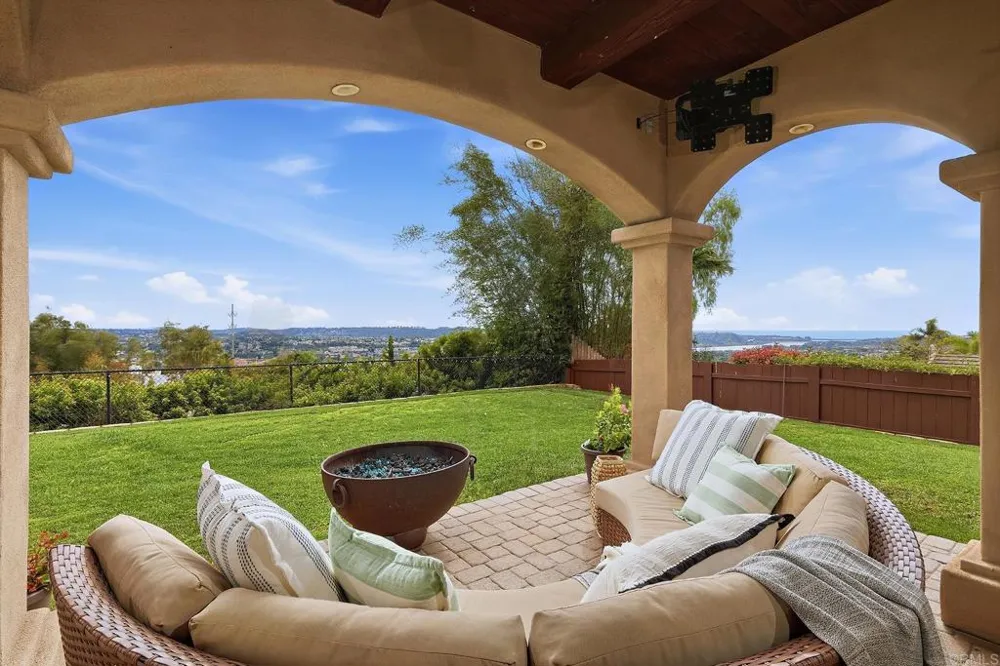 6811 VIANDA COURT Carlsbad, CA 92009