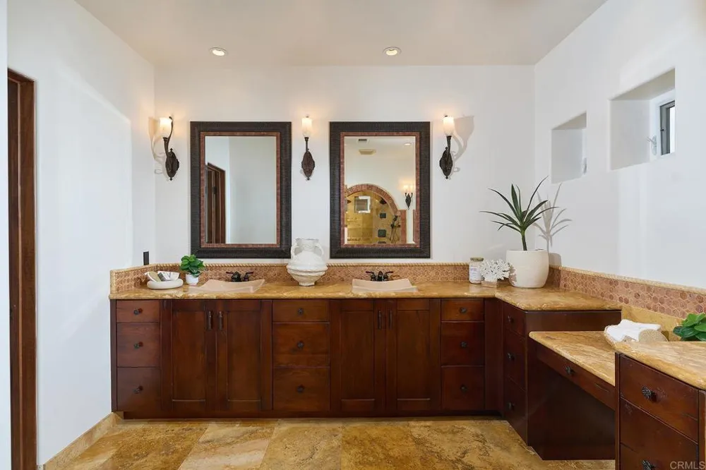 6811 VIANDA COURT Carlsbad, CA 92009
