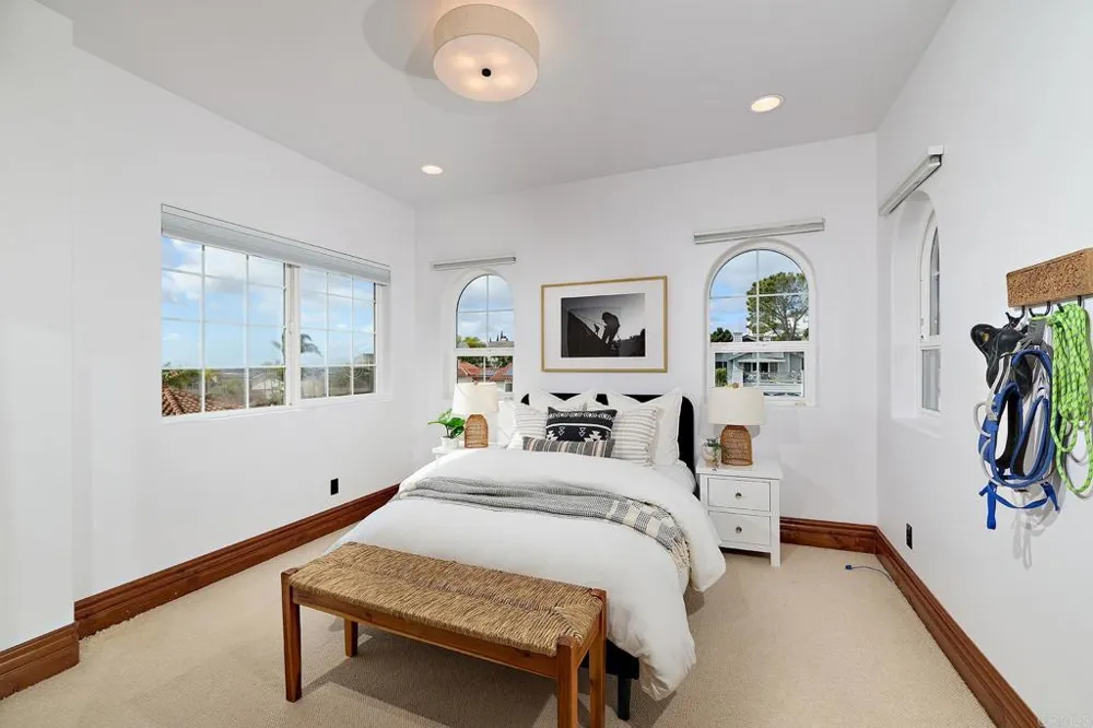 6811 VIANDA COURT Carlsbad, CA 92009
