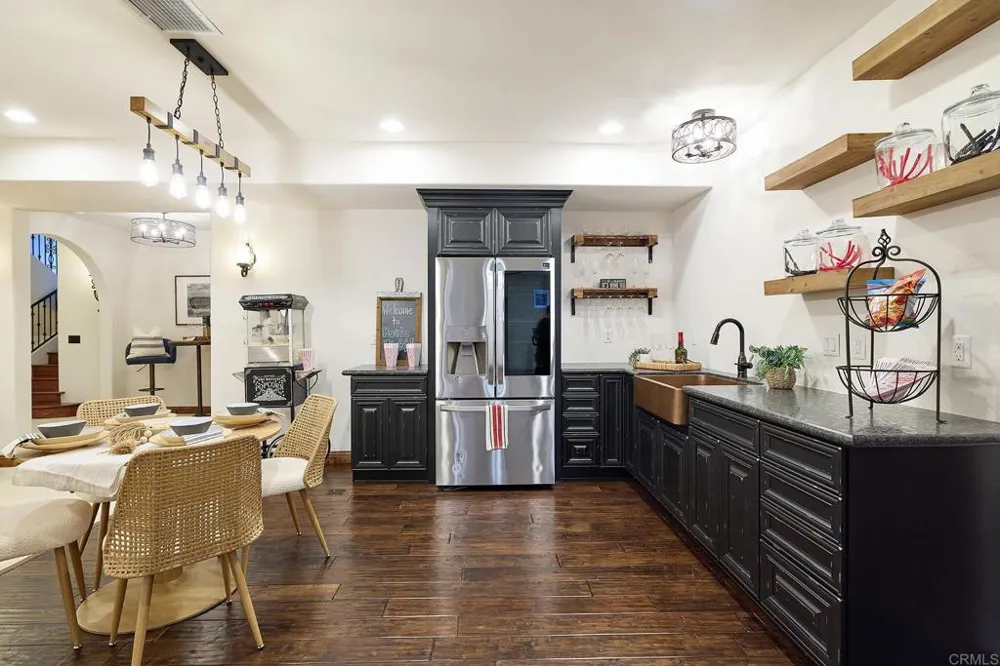 6811 VIANDA COURT Carlsbad, CA 92009