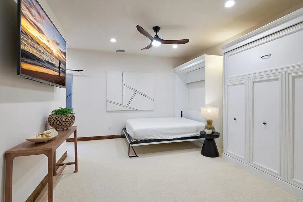 6811 VIANDA COURT Carlsbad, CA 92009