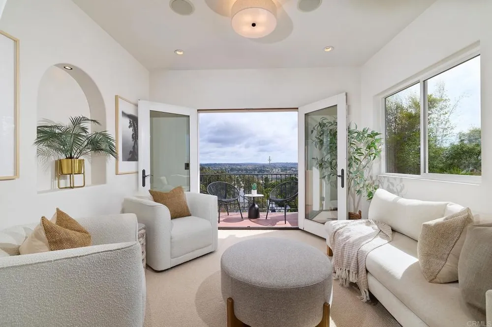 6811 VIANDA COURT Carlsbad, CA 92009