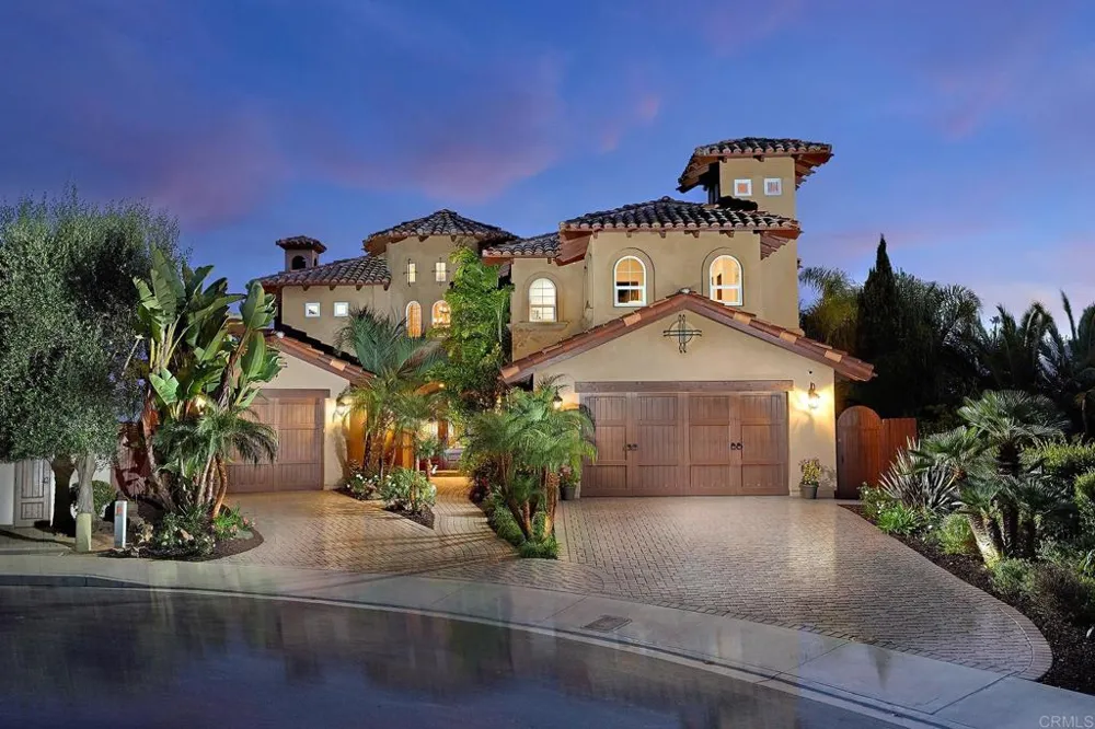 6811 VIANDA COURT Carlsbad, CA 92009