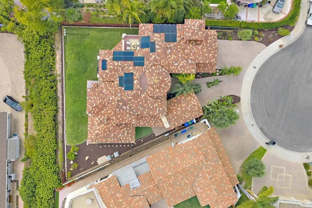 6811 VIANDA COURT Carlsbad, CA 92009