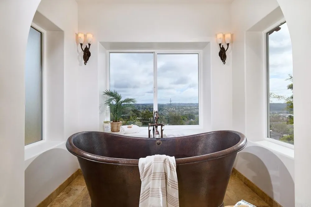 6811 VIANDA COURT Carlsbad, CA 92009