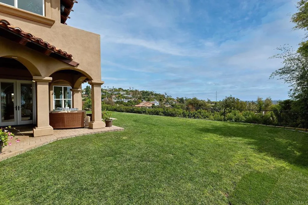 6811 VIANDA COURT Carlsbad, CA 92009