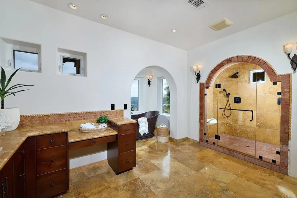 6811 VIANDA COURT Carlsbad, CA 92009