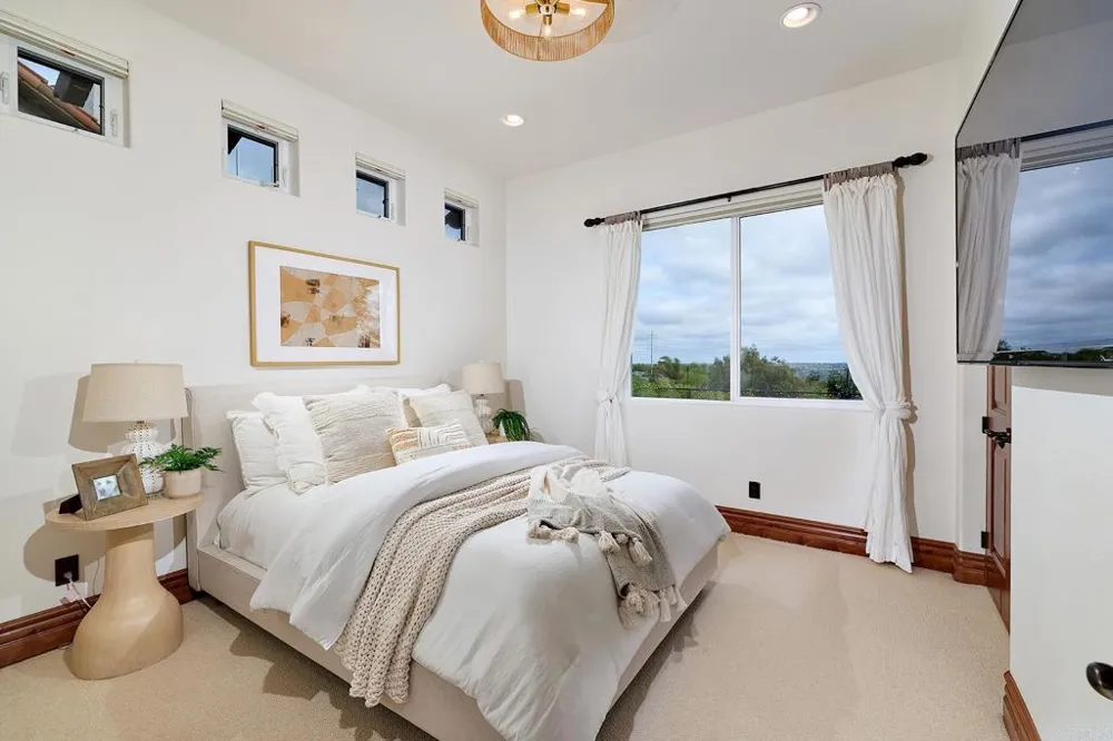 6811 VIANDA COURT Carlsbad, CA 92009