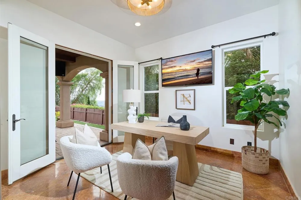 6811 VIANDA COURT Carlsbad, CA 92009
