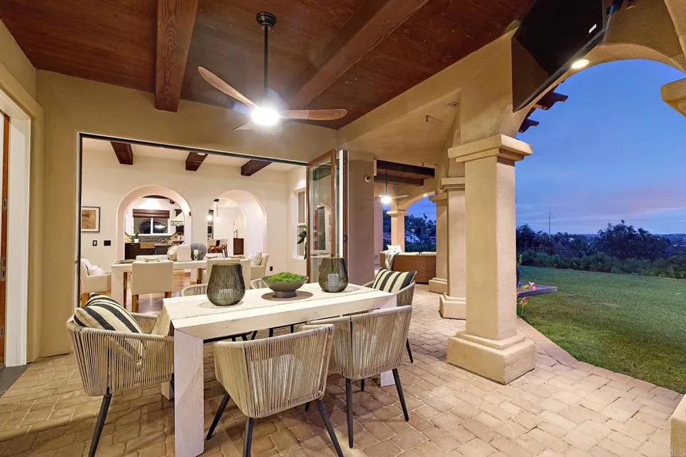 6811 VIANDA COURT Carlsbad, CA 92009